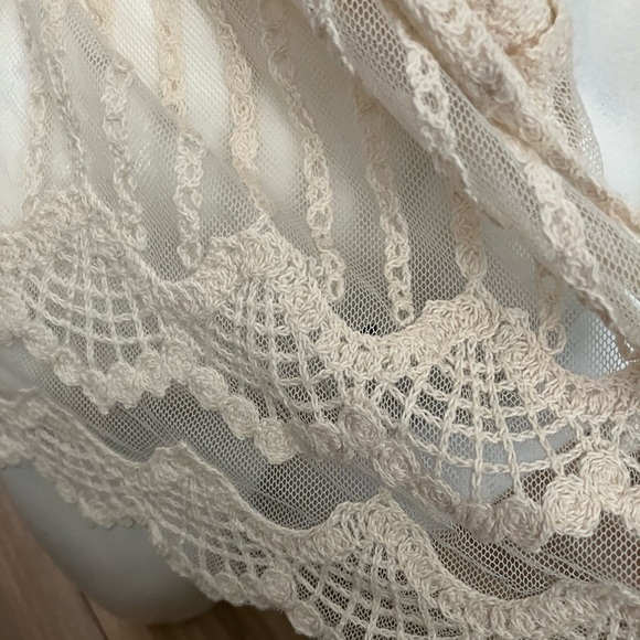 Lace vest - Picture 5 of 6